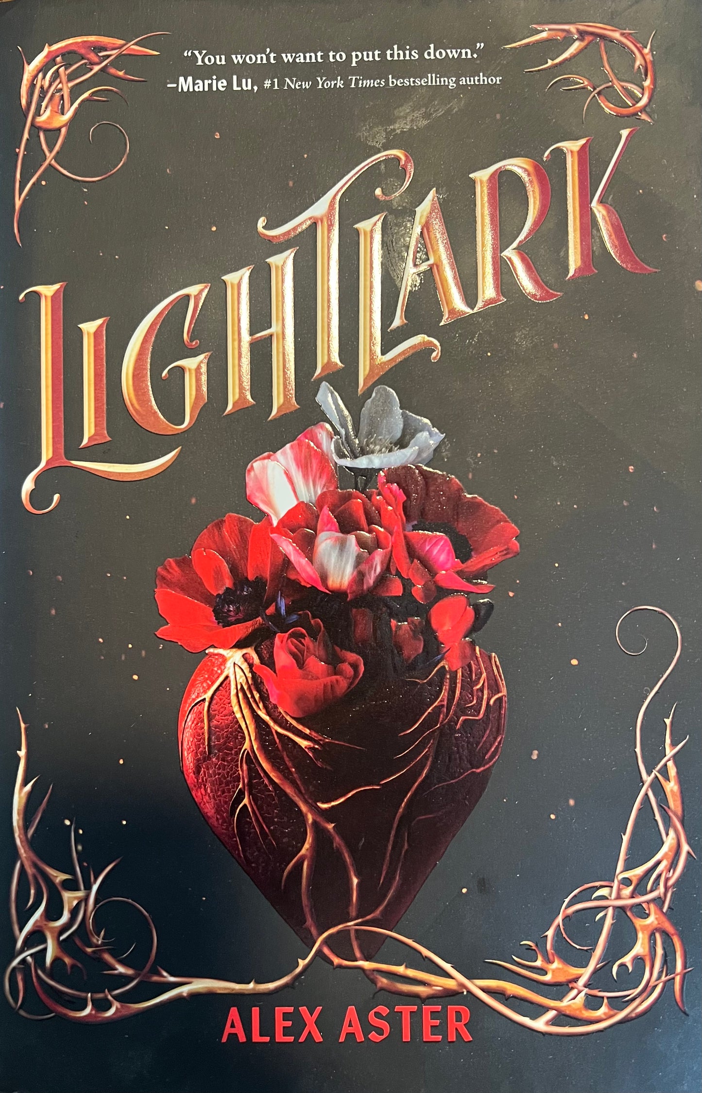 USED-Lightlark (The Lightlark Saga Book 1)